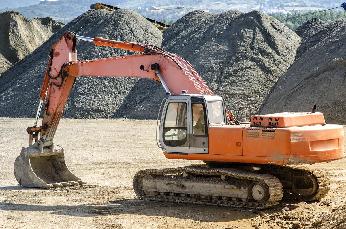 Large excavator representing heavy construction equipment for project cargo planning